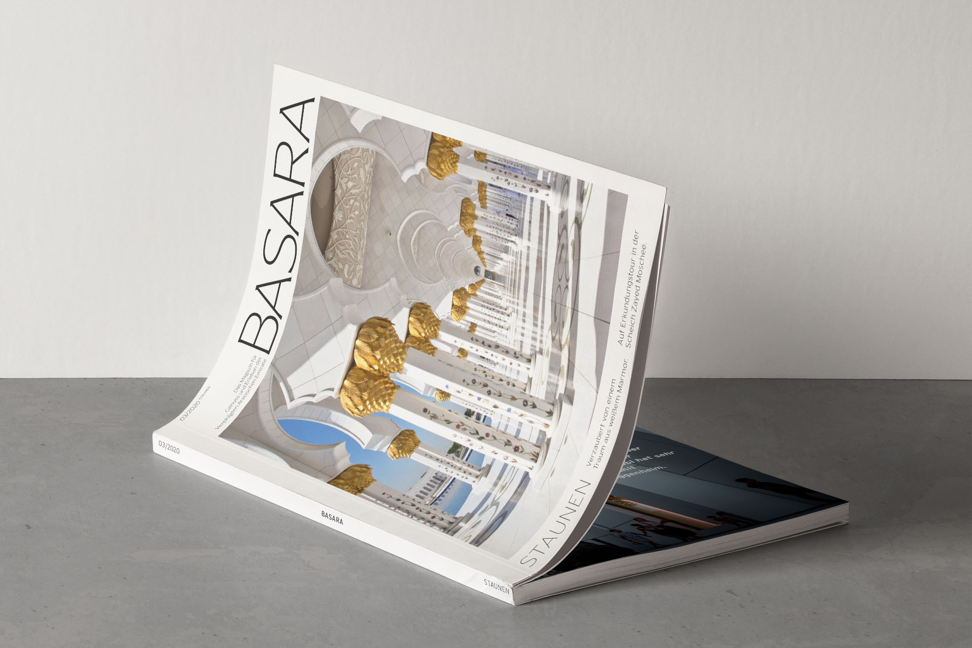 Cleanes modernes Magazincover eines Reisemagazins der Vereinigten Arabischen Emirate